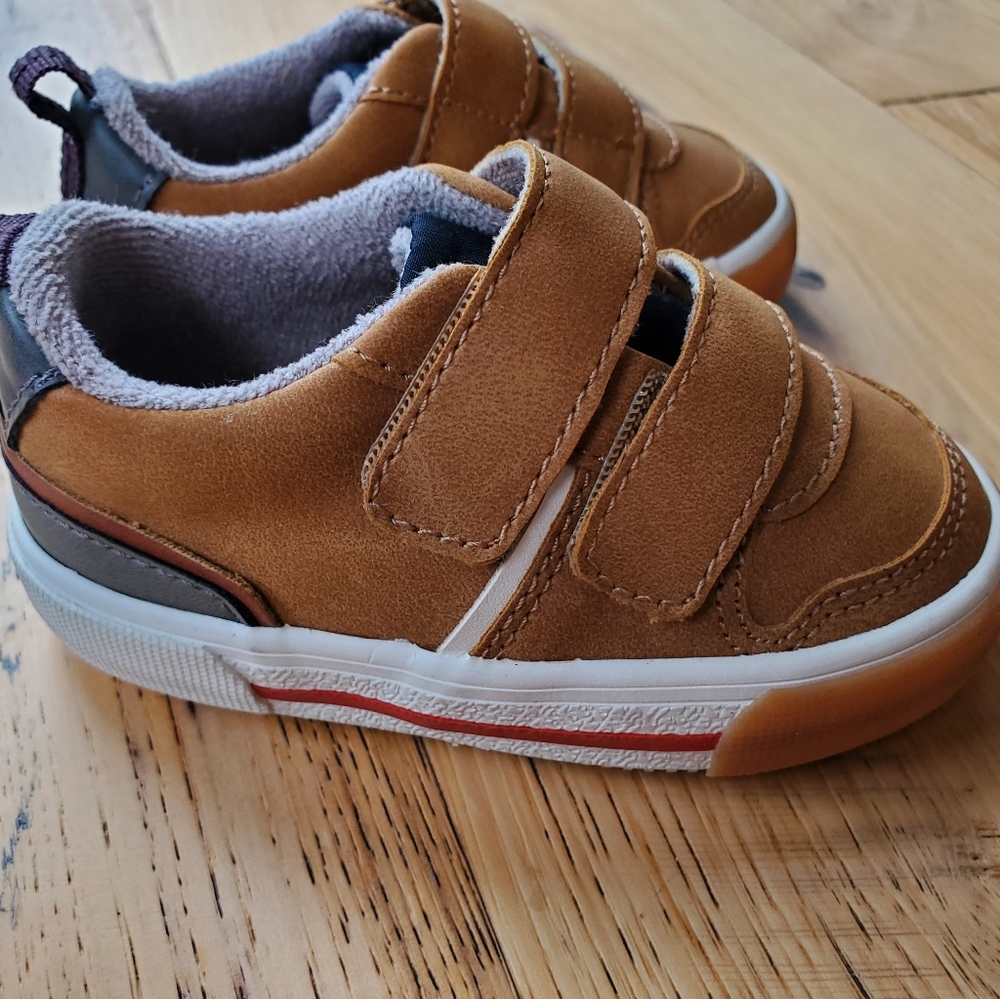 Zara size 5T baby shoes